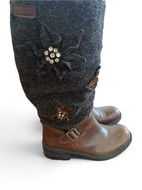 Bronx Vinyage Womans Two-Tone Brown Leather and Charcoal Felt Embellished Boots